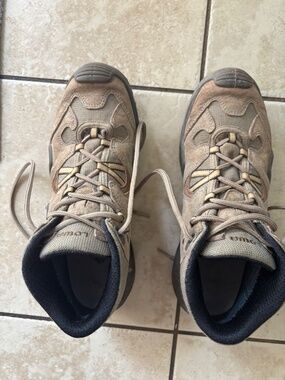 LOWA GTX Hiking Boots Size 8.5 Women
